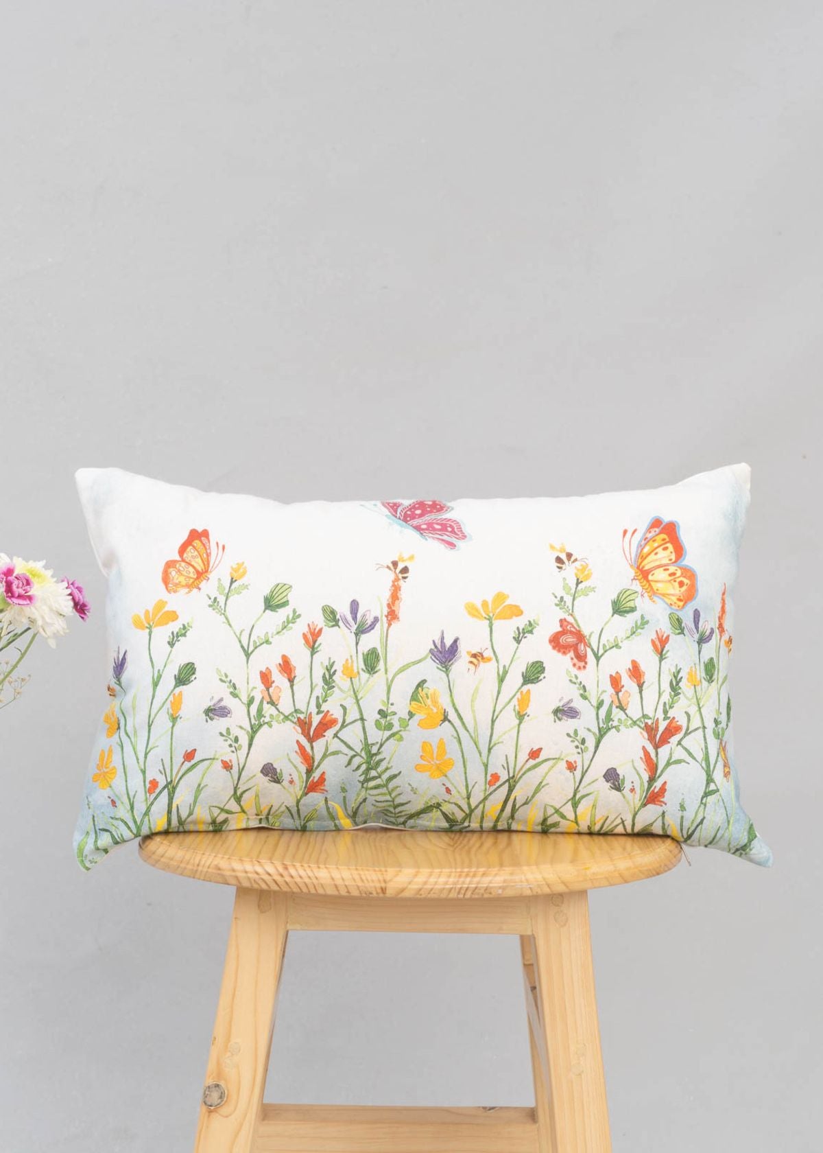 Garden Dwellers Printed Cotton Cushion Cover - Multicolor
