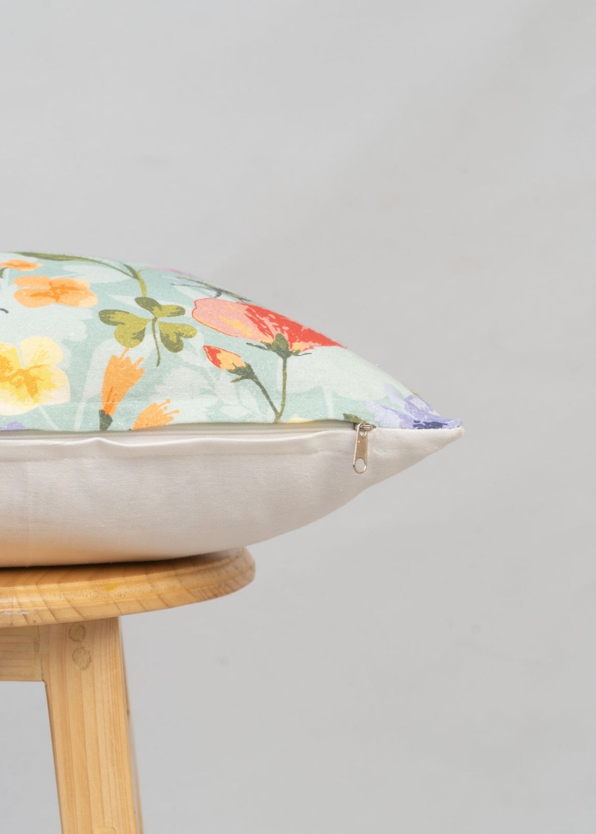 Busy Bees Printed Cotton Cushion Cover - Multicolor
