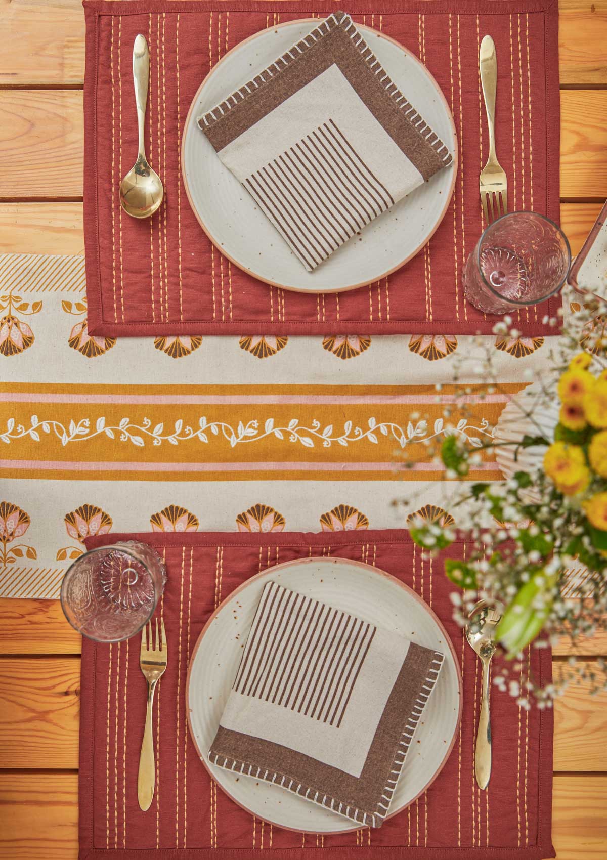 Desert Lily Dining Set