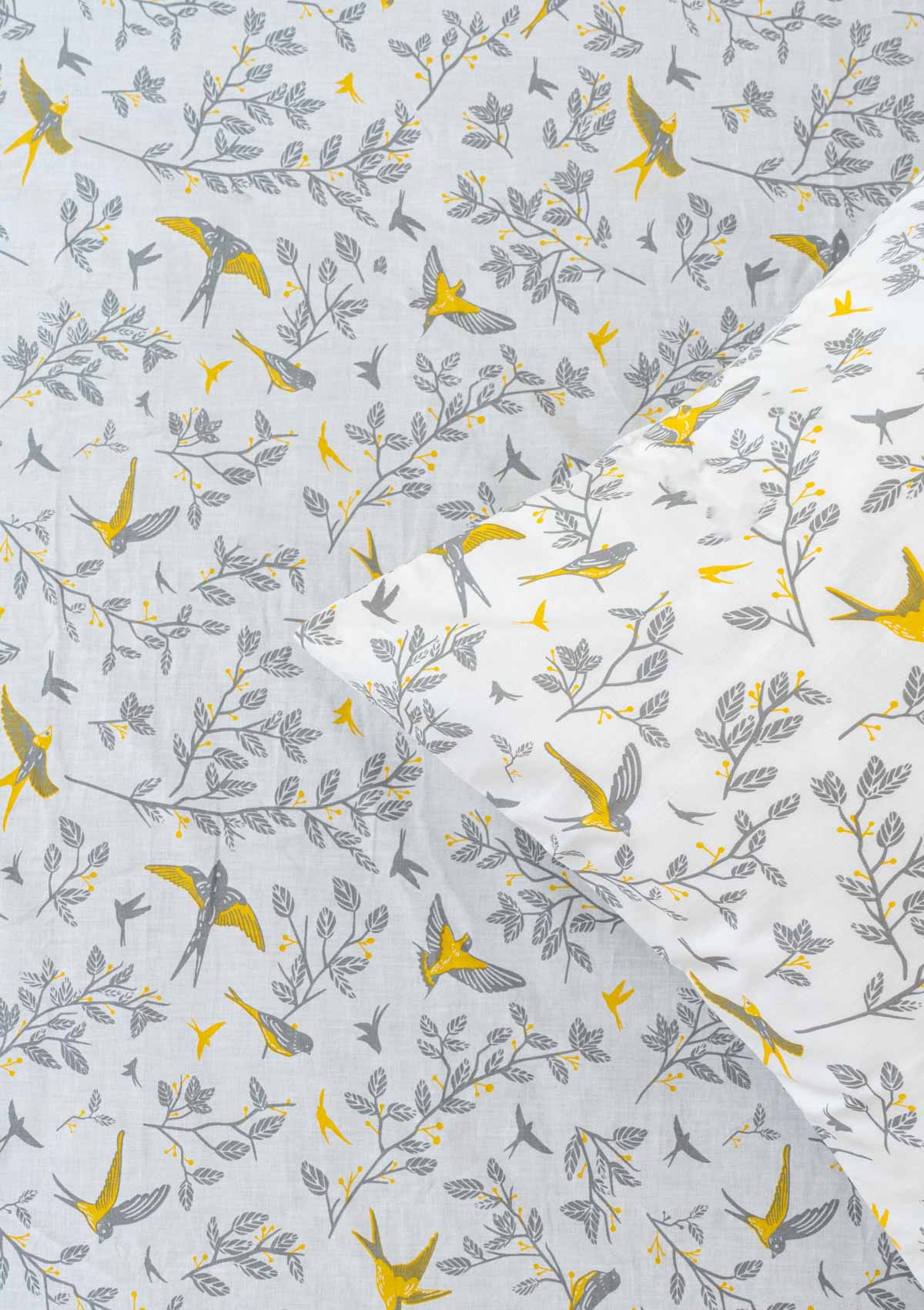 Fluttering swallows Pillow Covers - Set of 2