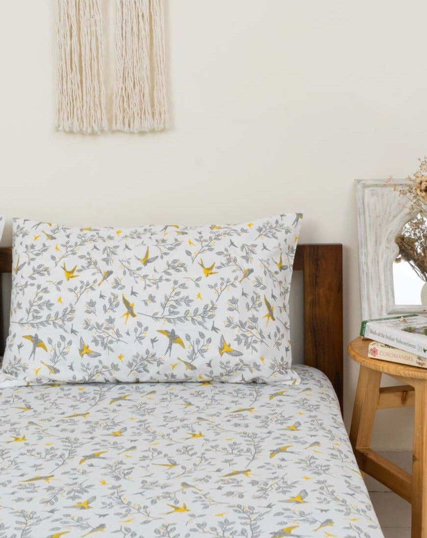 Fluttering swallows Pillow Covers - Set of 2