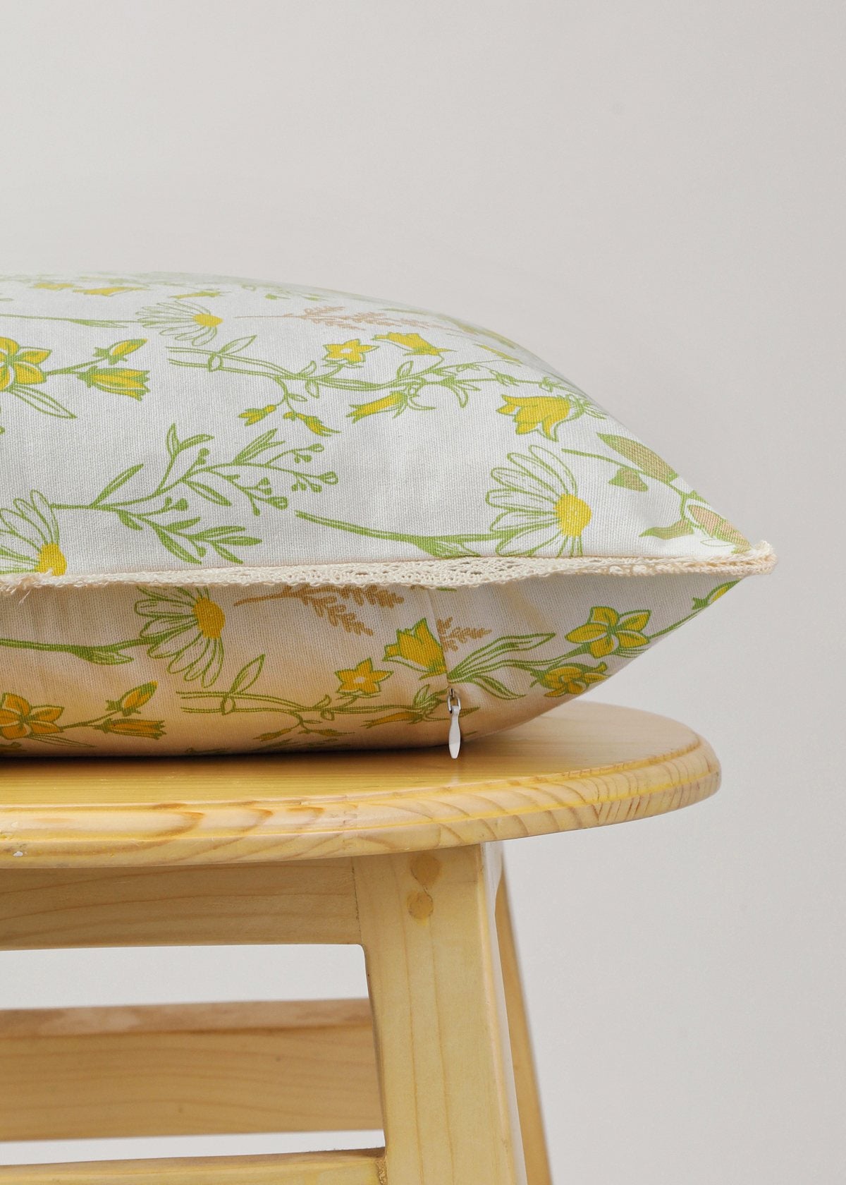 Tulip garden 100% cotton customizable floral cushion cover for sofa - Multicolor