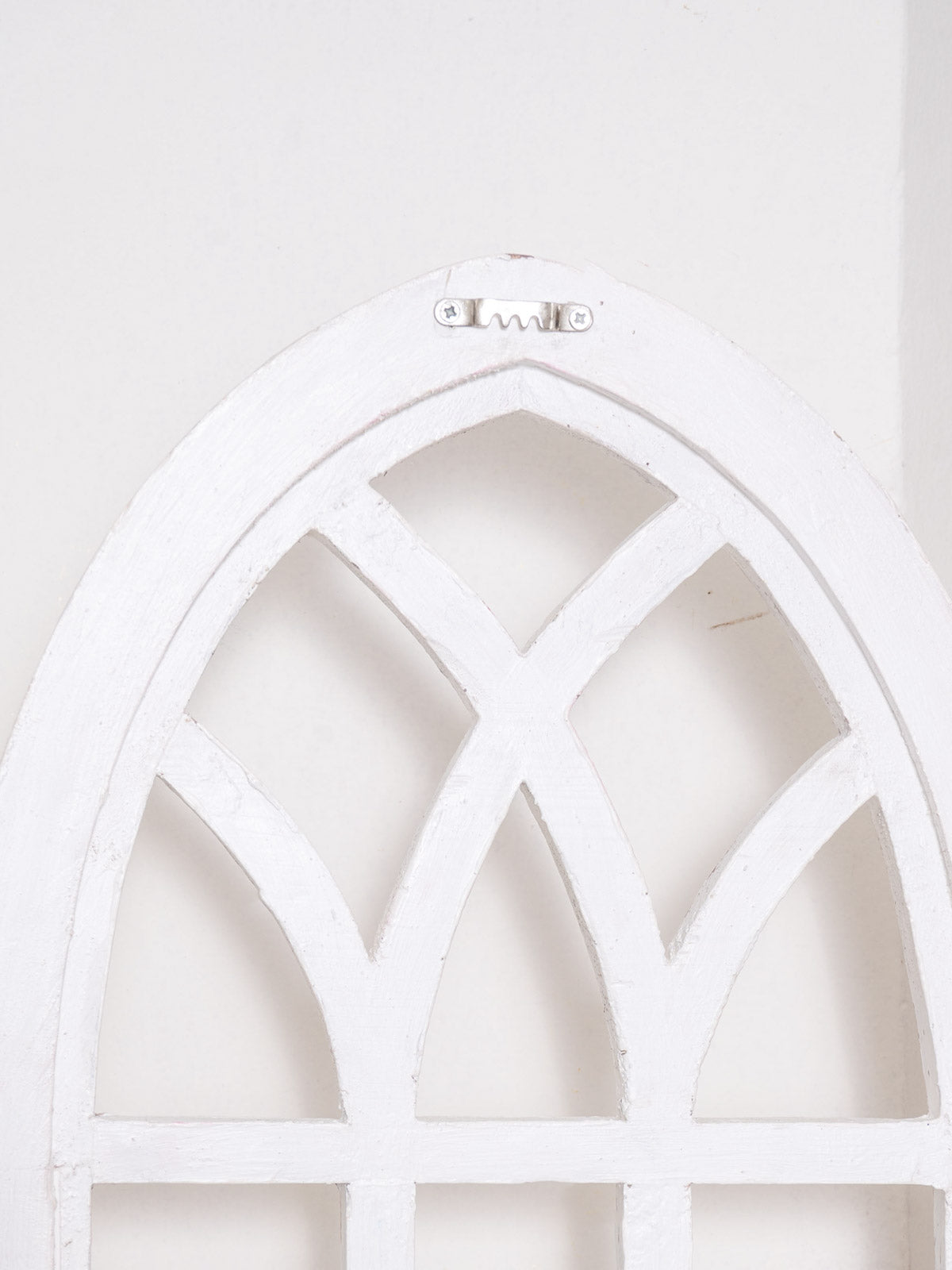 Arched Vintage Triangle Basket Frame Small - White