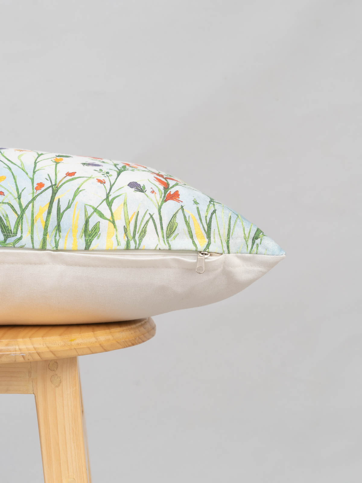 Garden Dwellers Printed Cotton Cushion Cover - Multicolor
