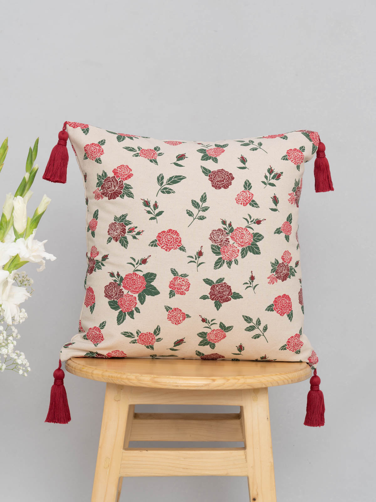 Wild roses 100% cotton customizable floral cushion cover for sofa - Red