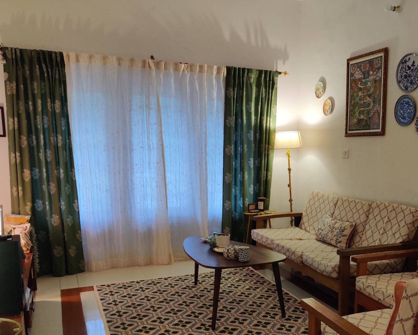 How to pick curtains for a green themed living room