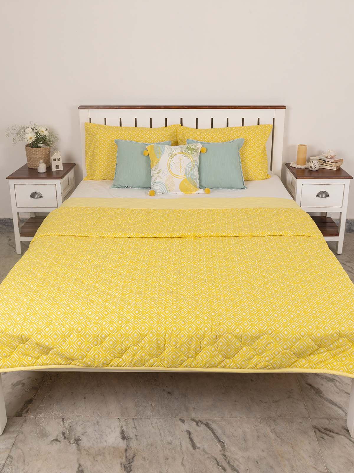 Daisy Fields Printed Cotton Quilt - Yellow