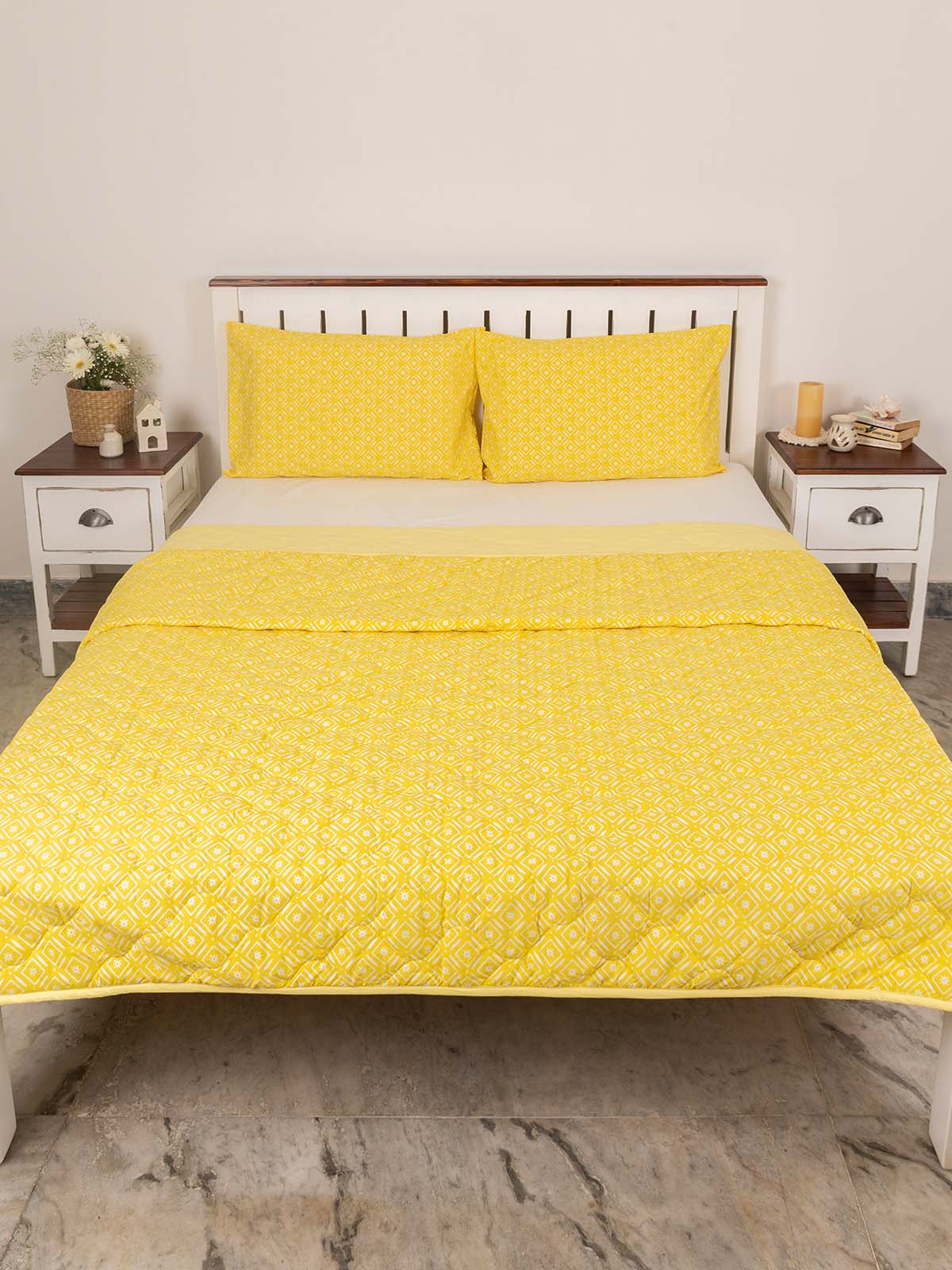 Daisy Fields Printed Cotton Quilt - Yellow