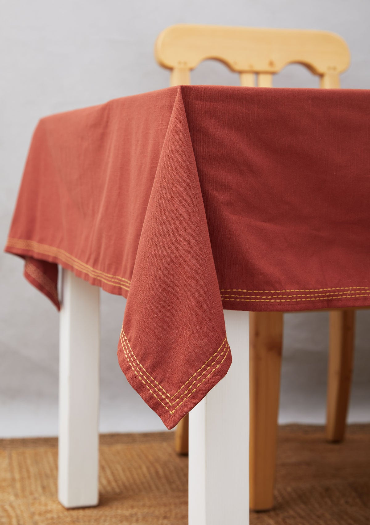 Solid 100% cotton customisable table cloth for dining - Brick red