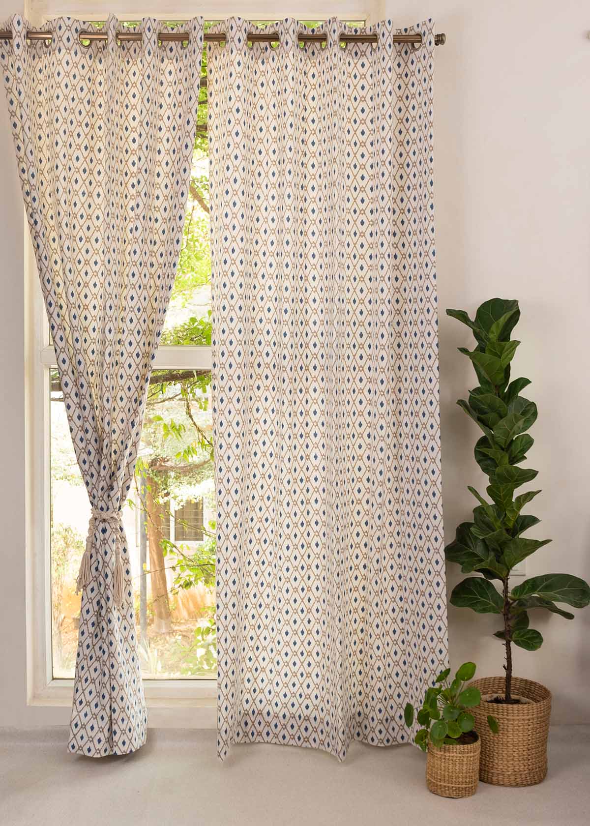 Diamond Yard 100% cotton geometric curtain for living room - Room darkening - Royal Blue - Pack of 1