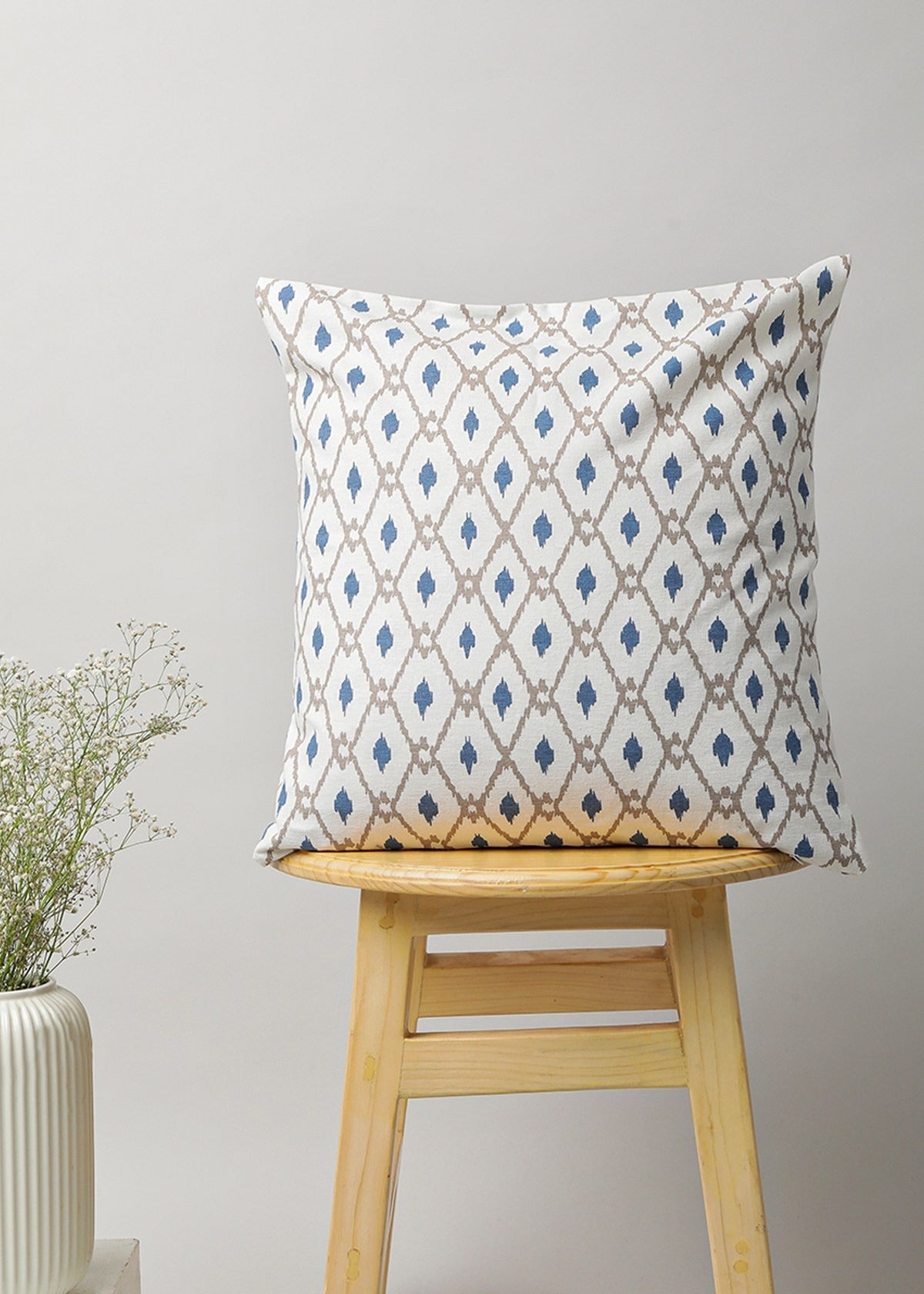 Diamond Yard Printed Cotton Cushion Cover - White-Blue