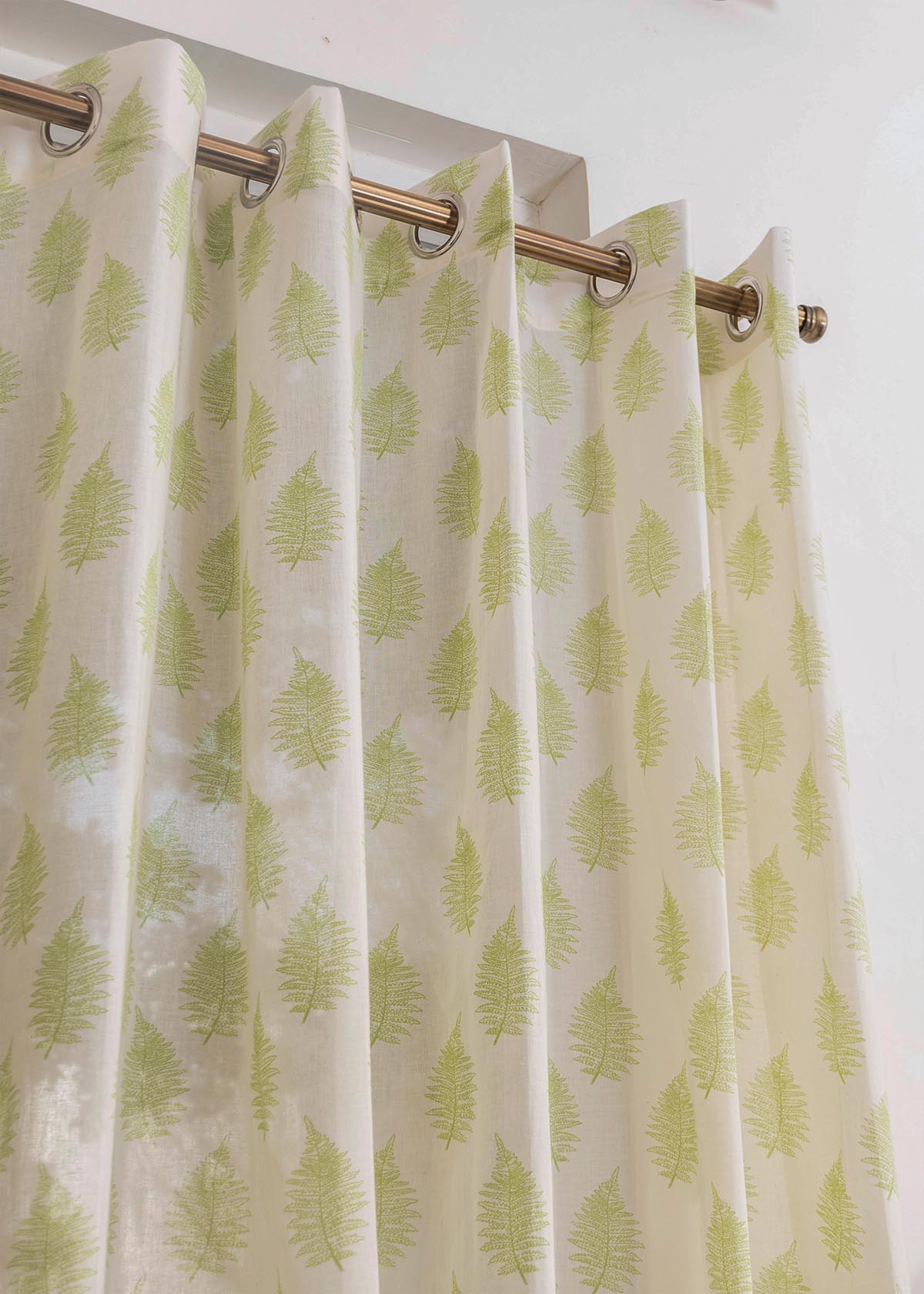 Floating Ferns 100% Sheer floral curtain for Living room & bedroom - Light filtering - Green