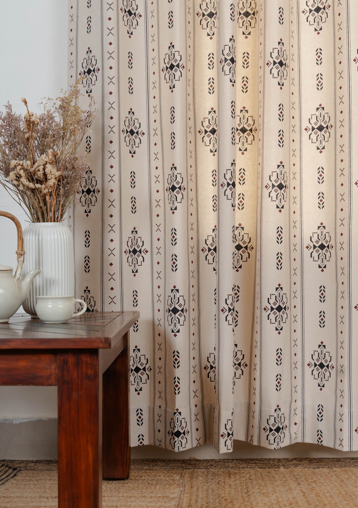 Gypsy 100% cotton geometric curtain for living room - Room darkening - Black - Single