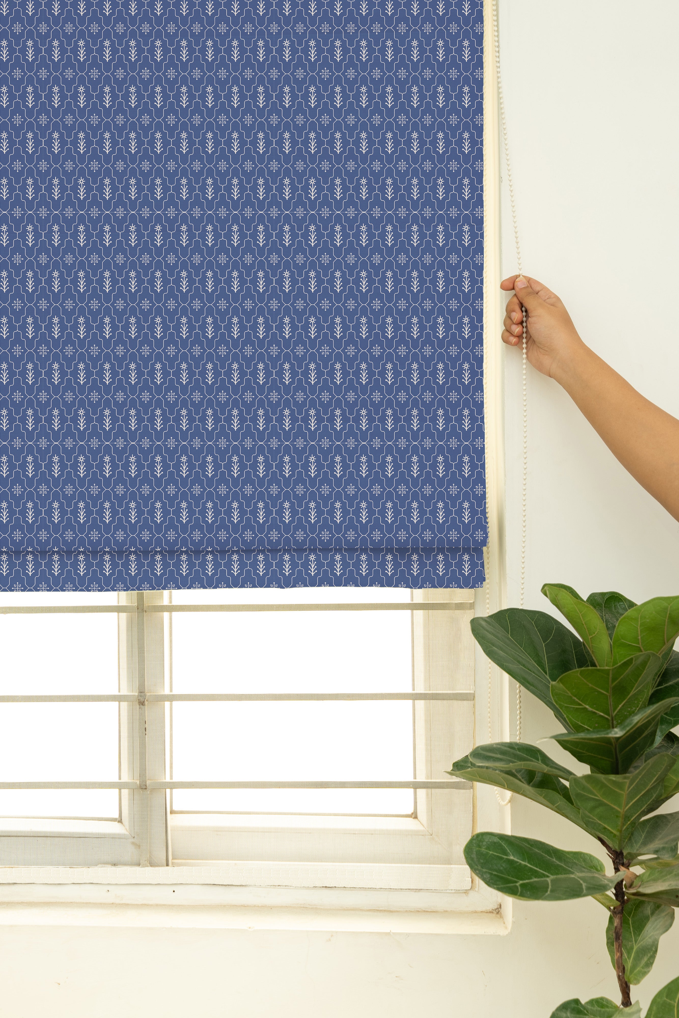 Meadows 100% cotton geometric Customizable blind for bed room - Room darkening - Indigo