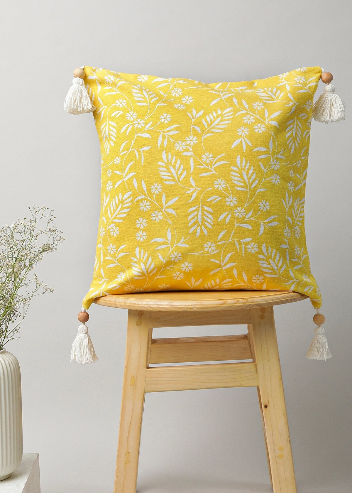Yellow Daisy Printed Cotton Cushion Cover - Yellow