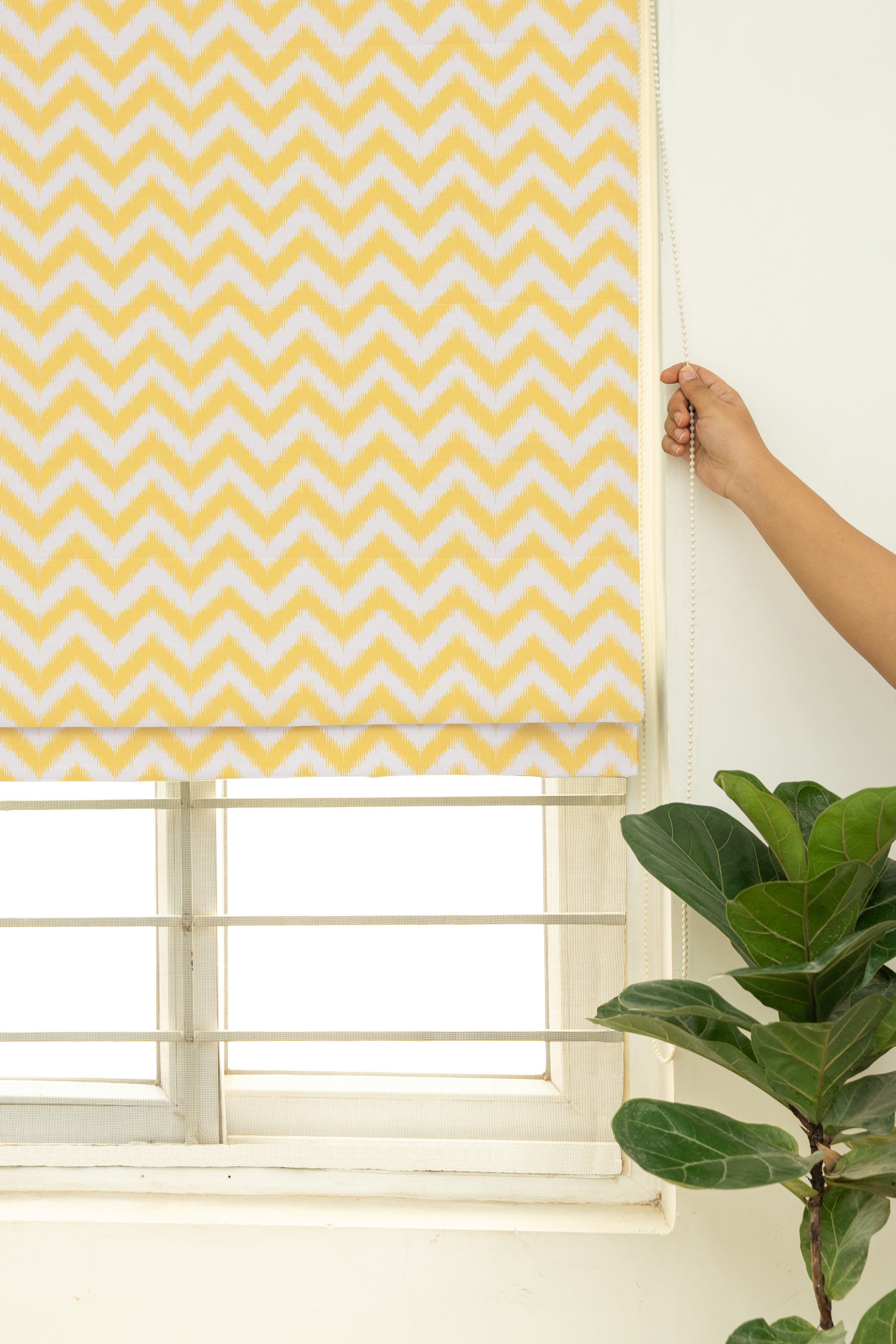 Ikat Chevron 100% Customizable Cotton geometric blind for living room - Room darkening - Yellow