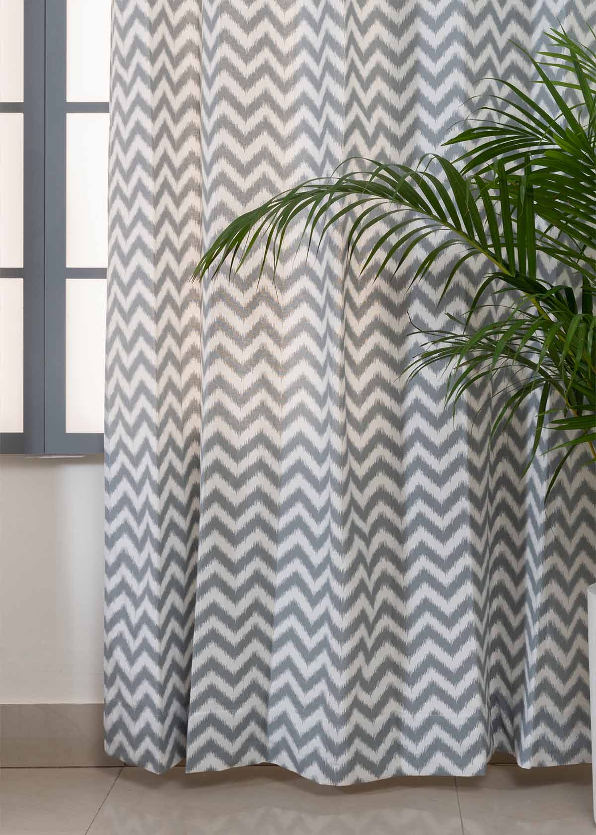 Ikat Chevron 100% cotton geometric curtain for living room - Room darkening -  Grey - Pack of 1