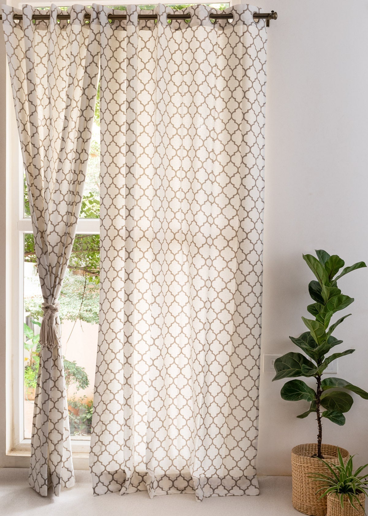 Trellis Printed 100% cotton geometric curtain for bed room - Room darkening - Walnut Grey - Pack of 1
