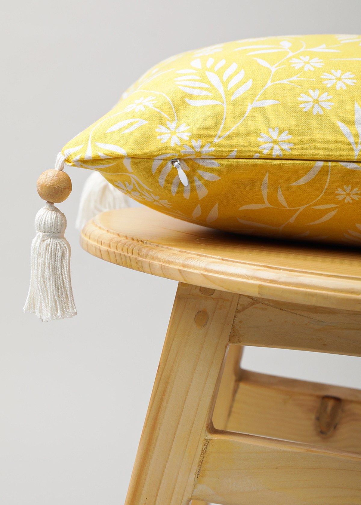 Yellow Daisy Printed Cotton Cushion Cover - Yellow