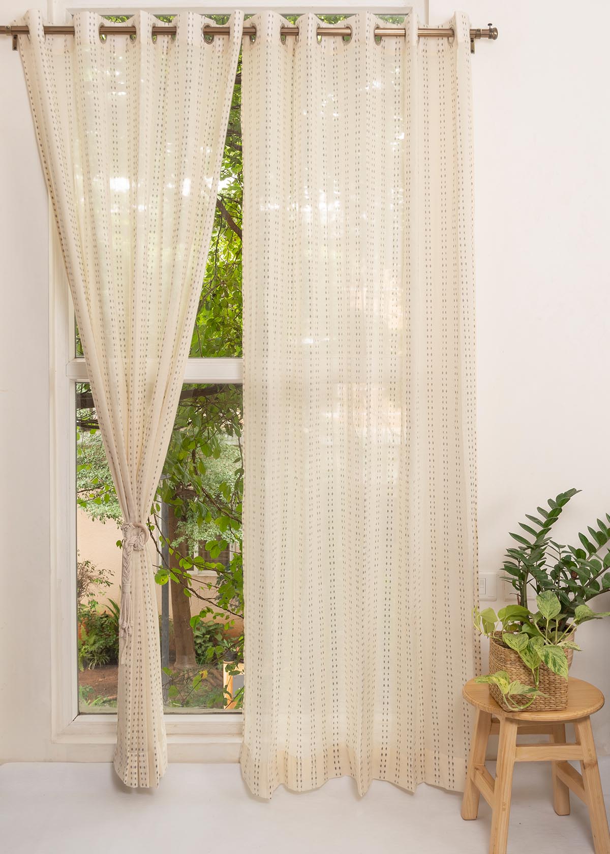 Dew 100% Sheer minimal curtain for Living room & bedroom - Light filtering - Cream - Pack of 1
